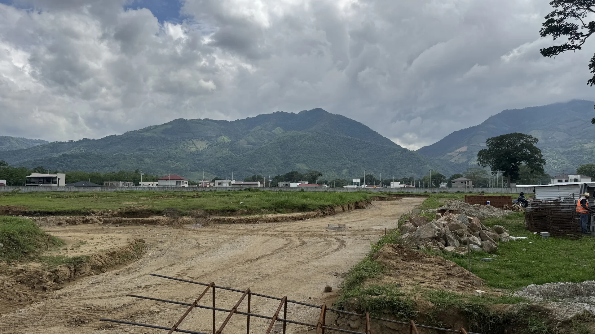 Obras de urbanización de Bugambilia