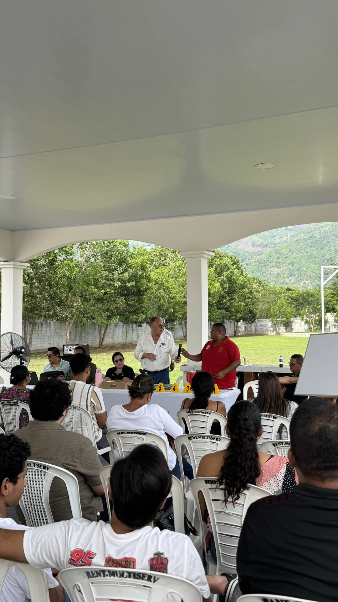 Entrega de la asociación de vecinos de Los Prados, junio 2026 (2)