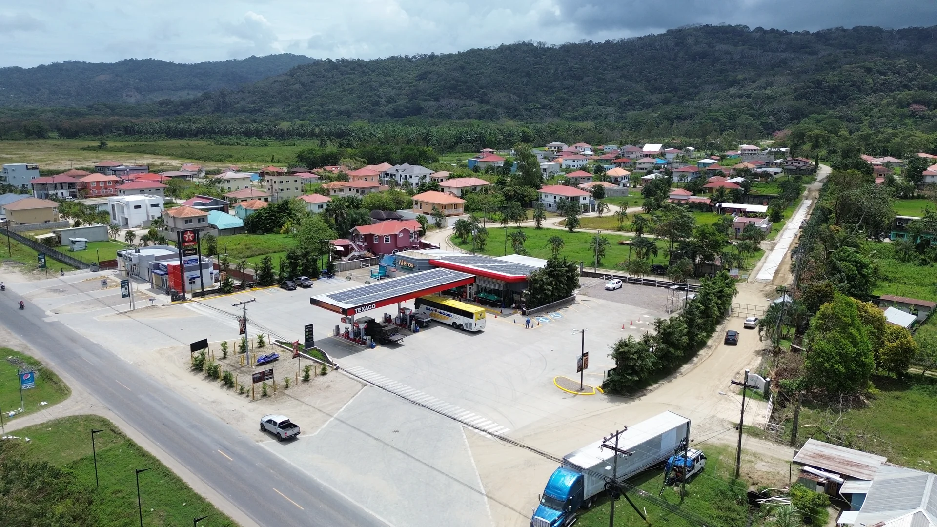 Estación Texaco Aleros junto a Jardines del Caribe